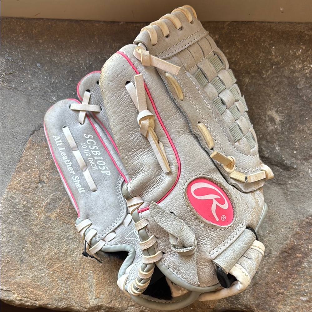 Rawlings Leather Glove with Pink Highlights